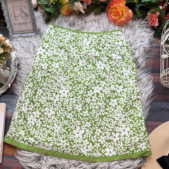 L.L. Bean Green and White Floral 100% Cotton A-Line Mini Skirt - Picture 4 of 6